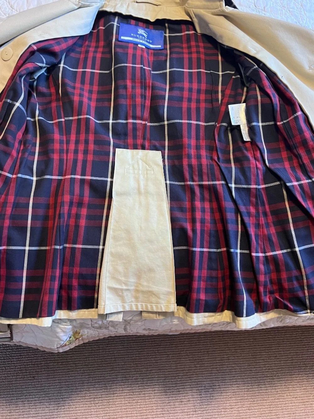 Burberry Blue Label trench coat removable liner - Picture 3 of 7